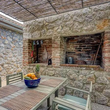 Villa Menta 2 By Guide